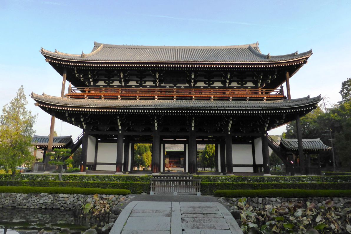 the sanmon gate 