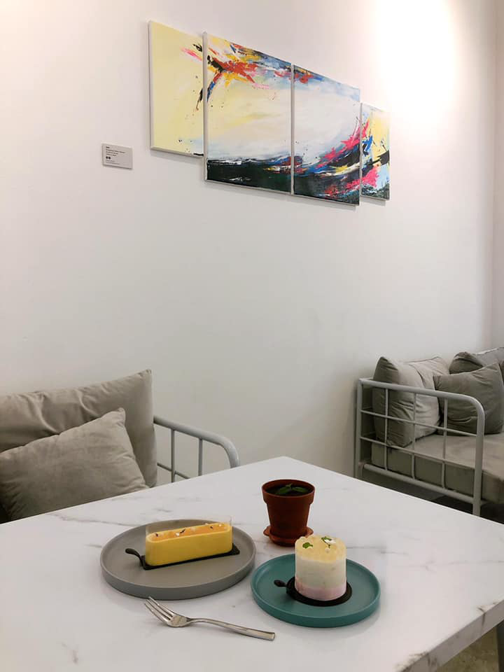 LA VIE cakes & interior